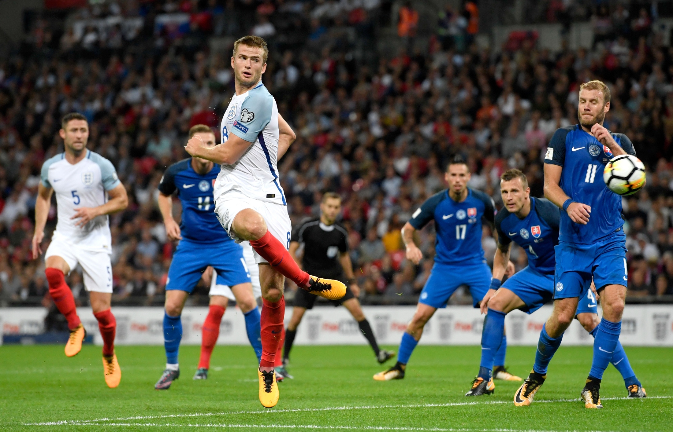 他坚守阵地 他坚守阵地